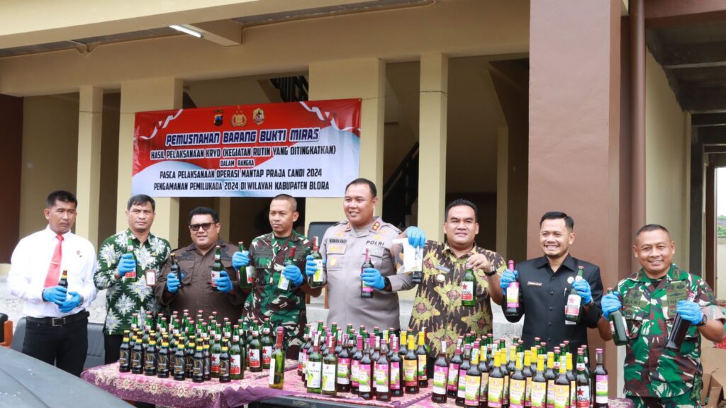 Tutup Tahun 2024, Polres Blora Sukses Ungkap 117 Kasus Kriminal, 1.016 Botol Miras Disita dan Dimusnahkan