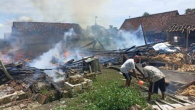 Korsleting Listrik, Rumah Kayu di Desa Kalen Blora Habis Terbakar