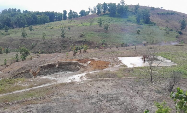 Lumpur Bercampur Air dan Gas Menyembur dari Sumur Minyak Tua di Blora