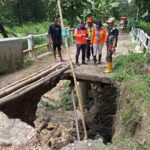 Lagi! Tanah Longsor Putuskan Jembatan Penghubung di Randublatung, Lokasinya di Sini