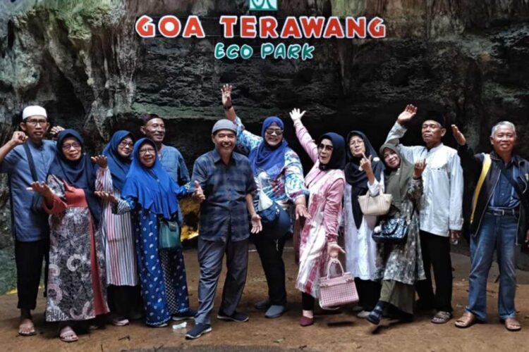 Dukung Wisata Blora Ikatan Haji Blora 2009 Gelar HalalBihalal di Goa Terawang Ecopark