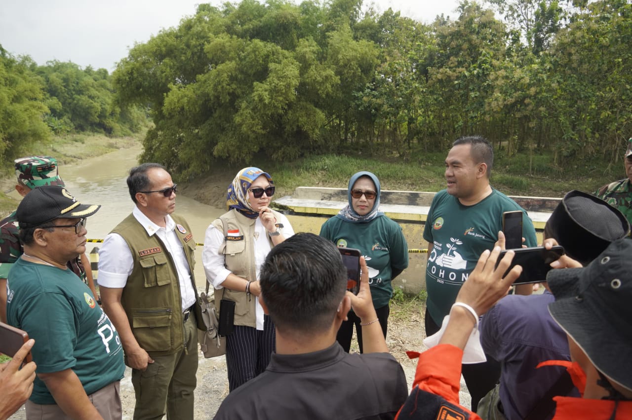 Dari Jakarta Tak Pulang Rumah Bupati Ajak Petinggi BNPB Turun Lapangan Temui Korban Banjir di Blora