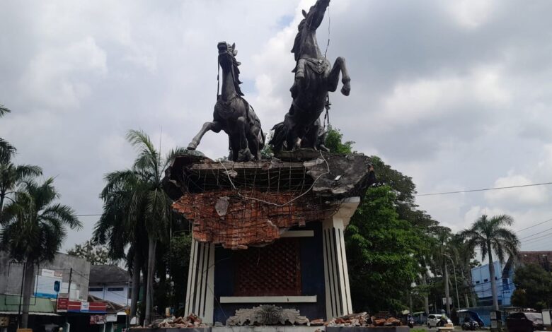 8 Tahun Berdiri Sejak 2017 Patung Arjuna Wiwaha di Kota Cepu Kini Ambrol