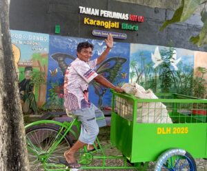 Atasi Masalah Sampah di Blora DLH Blora Distribusikan 26 Becak Sampah