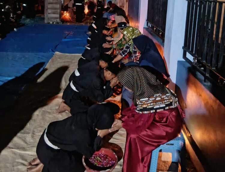 Jelang Pengesahan PSHT Puluhan Calon Warga SH Terate Banjarejo Blora Gelar Sungkeman