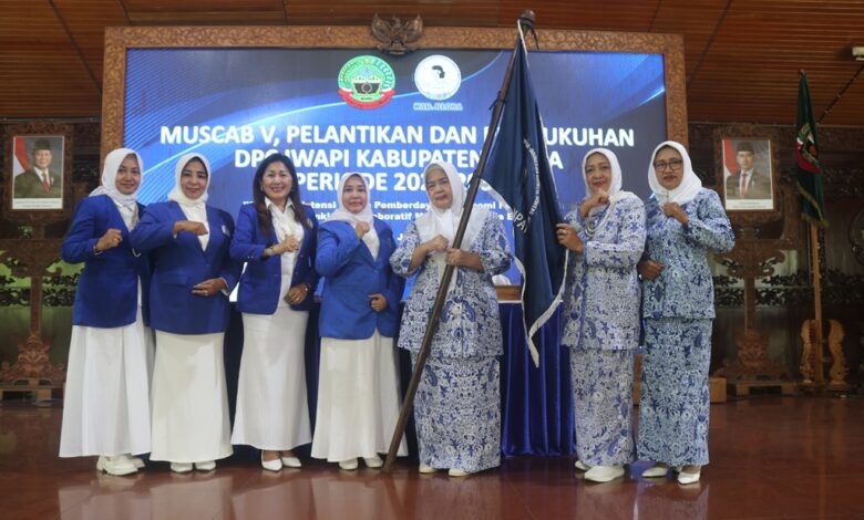 Pengukuhan DPC IWAPI Blora Bupati Blora Arief Rohman Ajak Majukan UMKM dan Perekonomian