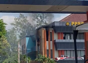 Kantor PPSDM Migas Cepu Terbakar, Wartawan Dilarang Satpam Ambil Gambar