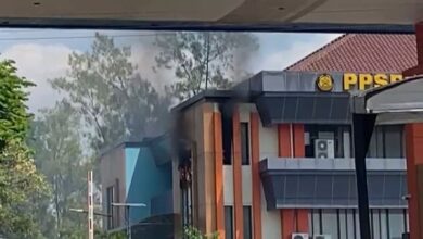 Kantor PPSDM Migas Cepu Terbakar, Wartawan Dilarang Satpam Ambil Gambar