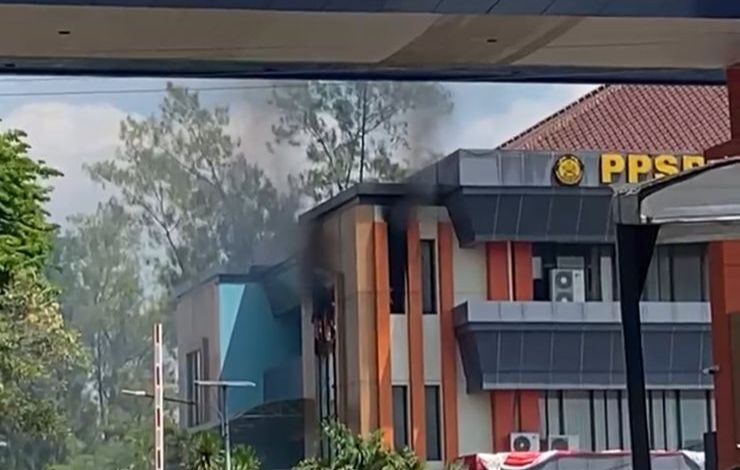 Kantor PPSDM Migas Cepu Terbakar, Wartawan Dilarang Satpam Ambil Gambar