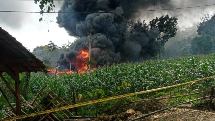 Sumur Minyak Tradisional di Blora  Meledak dan Terbakar