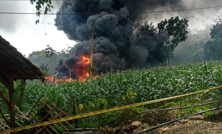 Sumur Minyak Tradisional di Blora  Meledak dan Terbakar