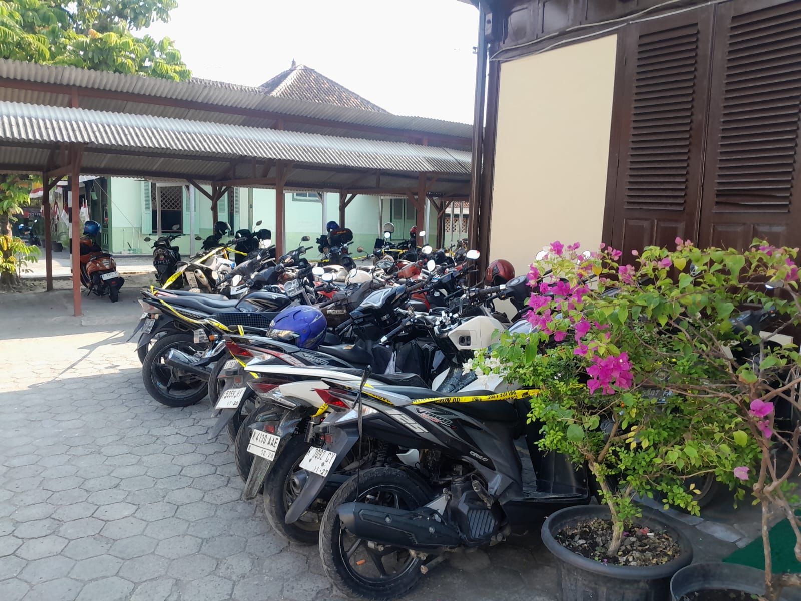 Polisi Grebek Sabung Ayam di Cepu, 43 Motor dan Belasan Ayam Disita