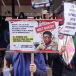 Lurah Balun di Demo Warga