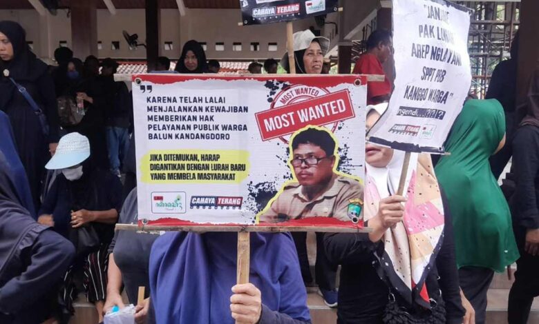 Lurah Balun di Demo Warga