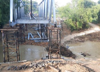 Hujan Lebat Sebabkan Longsor dan Jembatan Terendam di Ngawen Blora