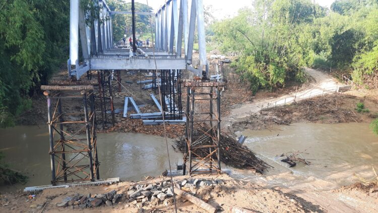 Hujan Lebat Sebabkan Longsor dan Jembatan Terendam di Ngawen Blora