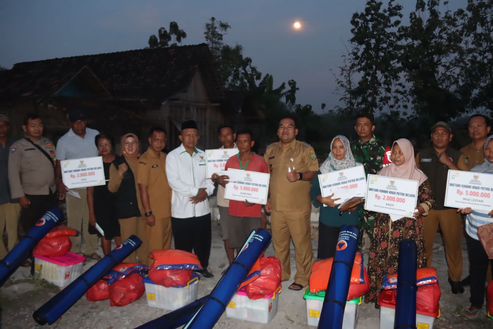 Desa Getas Blora Porak Poranda Akibat Puting Beliung Bupati Gerak Cepat Salurkan Bantuan 2