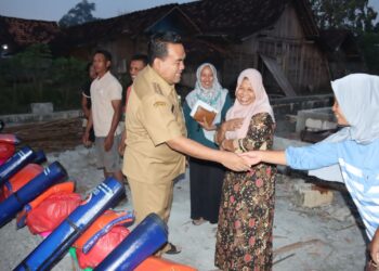 Desa Getas Blora Porak Poranda Akibat Puting Beliung Bupati Gerak Cepat Salurkan Bantuan
