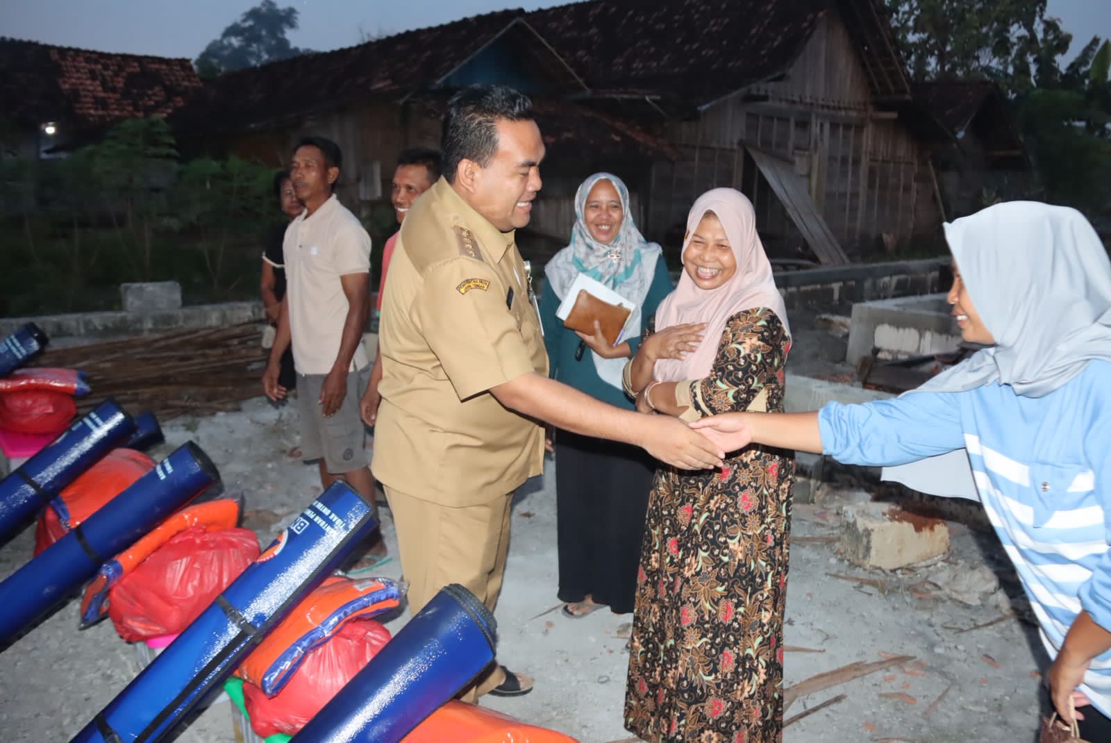 Desa Getas Blora Porak Poranda Akibat Puting Beliung Bupati Gerak Cepat Salurkan Bantuan