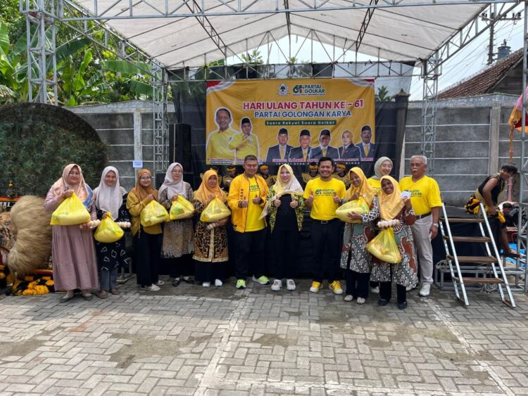 Rayakan 61 tahun hut partai golkar di blora obral sembako murah dan layanan kesehatan gratis