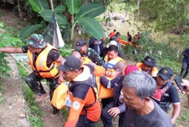 8 Santriwati Ponpes Al Ma'un Blora Terseret Arus Sungai Lusi Ditemukan 5 Meninggal Dunia