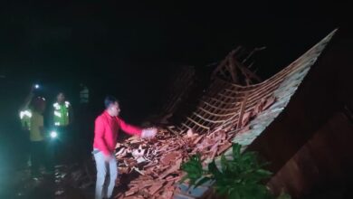 Diterjang Angin Puting Beliung Tujuh Rumah Warga Sumberejo Randublatung Roboh