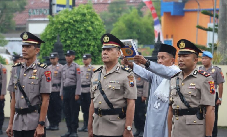 Kapolres Blora Pimpin Sertijab PJU dan Kenaikan Pangkat 65 Personel