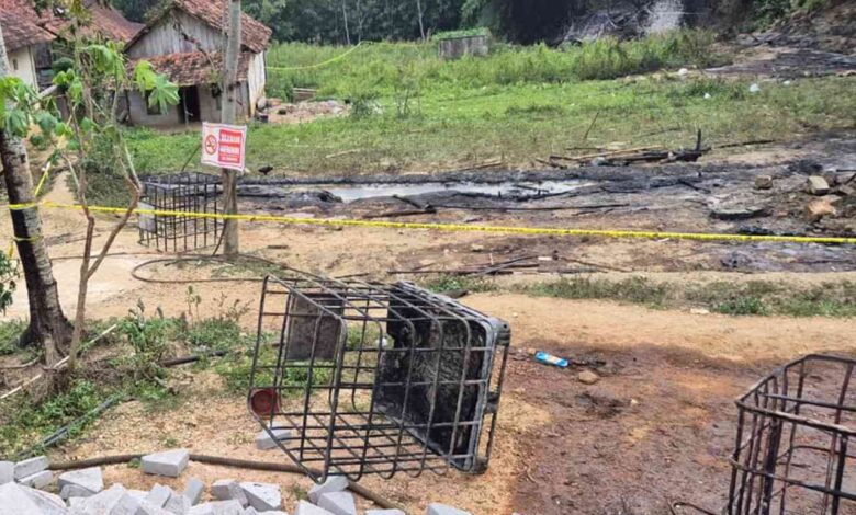 Kebakaran Penampungan Minyak Sumur Tua Ilegal Desa Gandu Diduga Dari Alkon