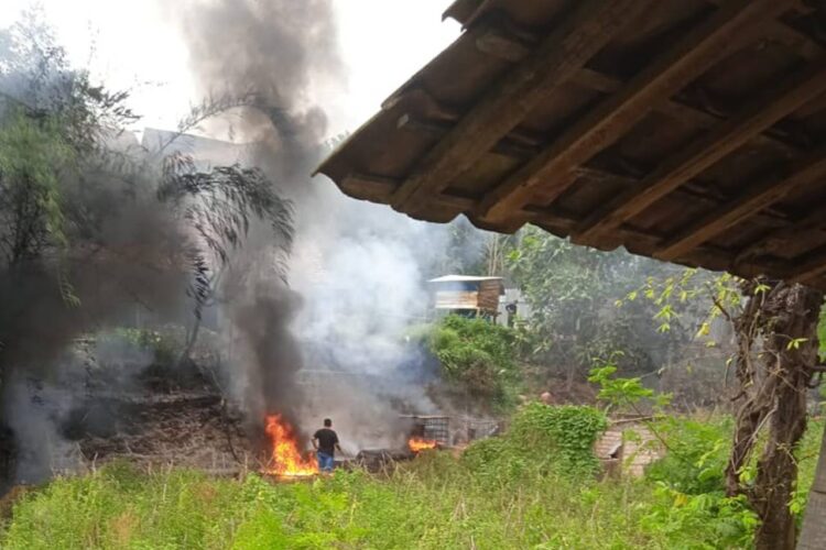 Lagi Sumur Minyak Tua Ilegal Gandu Terbakar Dan Terdengar Suara Ledakan