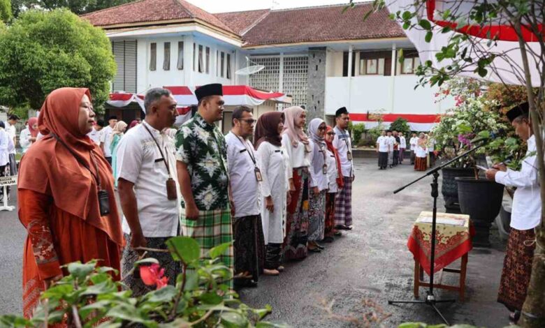 Setiap Jumat ASN Blora Kenakan Sarung Batik