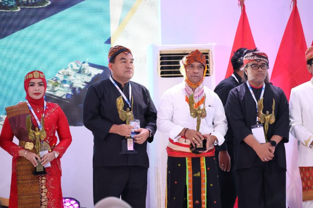 Bupati Blora Masuk 10 Kepala Daerah Penerima Trofi AK PWI Pusat 2026