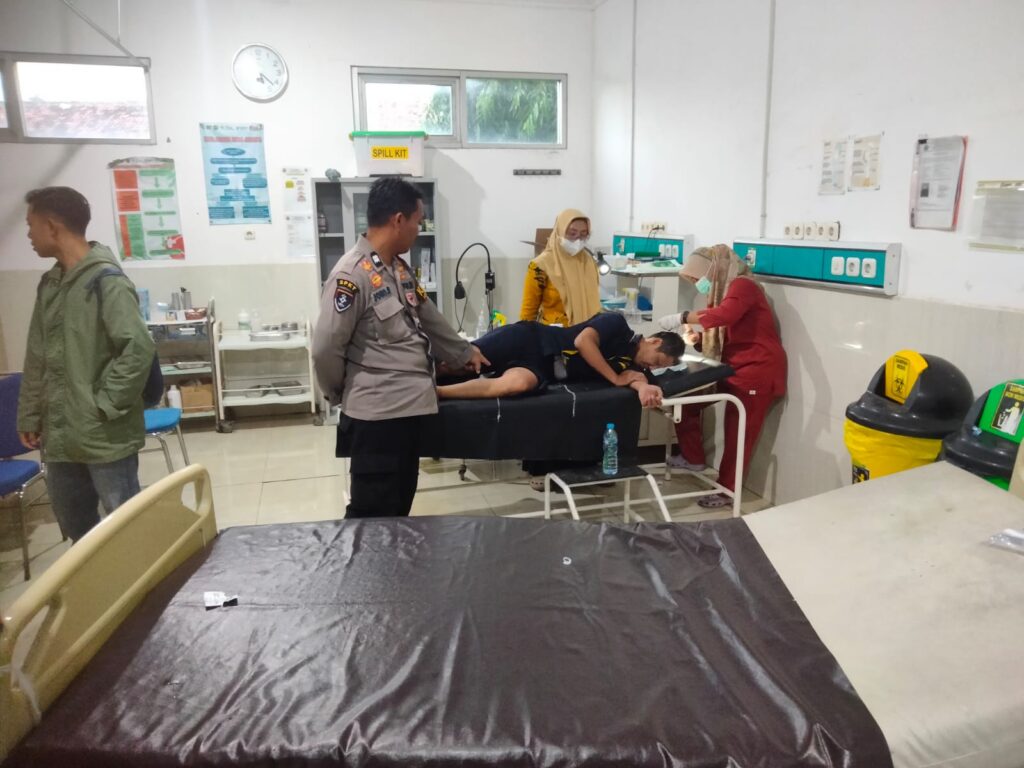 Karyawan BPR BKK Cabang Kedungtuban Tersengat Listrik Tegangan Tinggi Saat Pasang Tiang Bendera