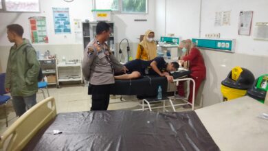 Karyawan BPR BKK Cabang Kedungtuban Tersengat Listrik Tegangan Tinggi Saat Pasang Tiang Bendera