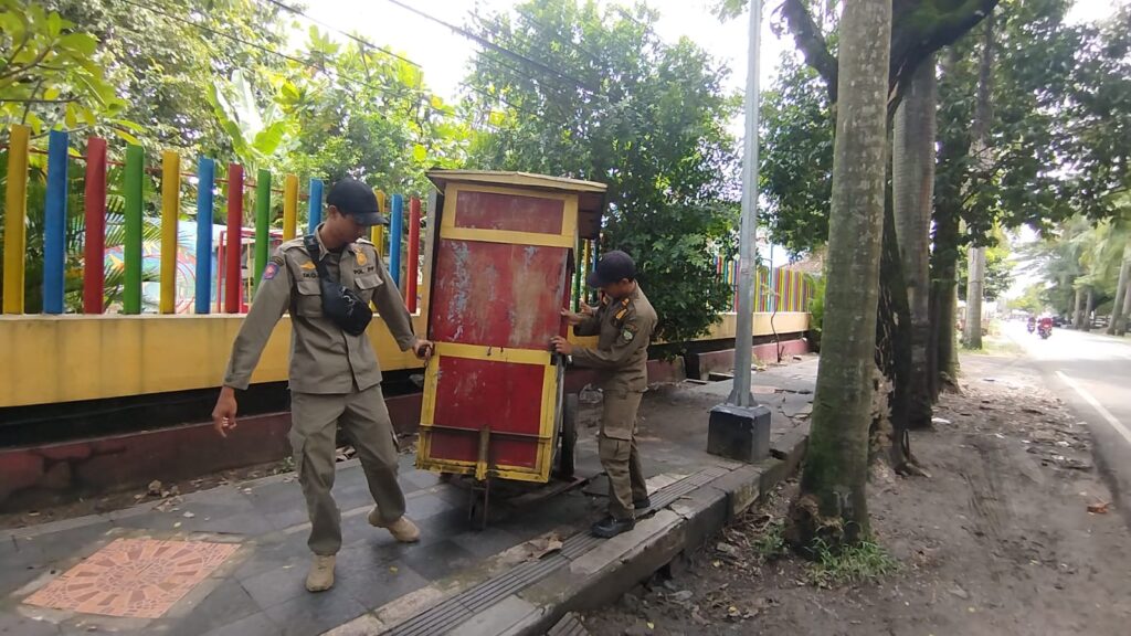 Tim Gabungan Tertibkan PKL di Taman Seribu Lampu Cepu