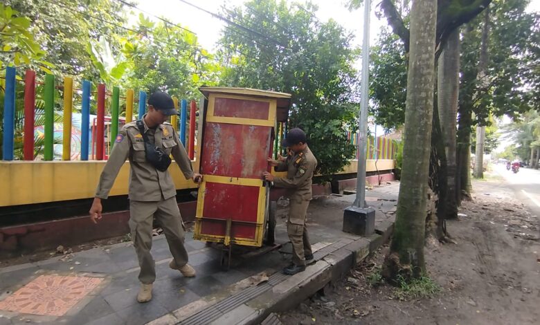 Tim Gabungan Tertibkan PKL di Taman Seribu Lampu Cepu