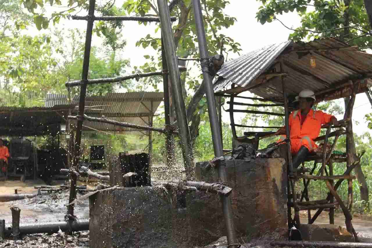 Penambang Sumur Minyak Rakyat Blora Hanya Terima Rp2.900 per Liter Ketua Paguyuban Itu Tidak Benar