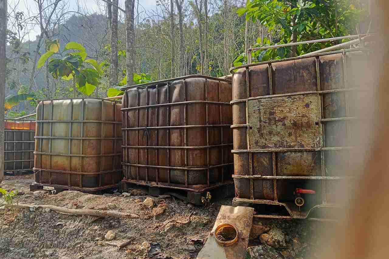 Penambang Sumur Minyak Rakyat di Blora Enggan Kirim Minyak ke Pertamina Harga Hanya Rp2.900 per Liter 2