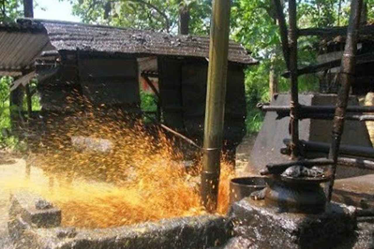 Penambang Sumur Minyak Rakyat di Blora Enggan Kirim Minyak ke Pertamina Harga Hanya Rp2.900 per Liter