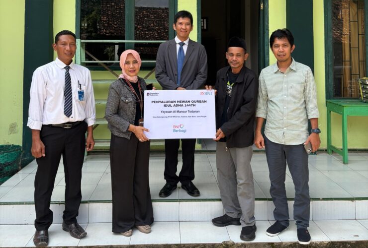 BNI Salurkan Bantuan Hewan Qurban untuk Yayasan Al Mansur Todanan Blora