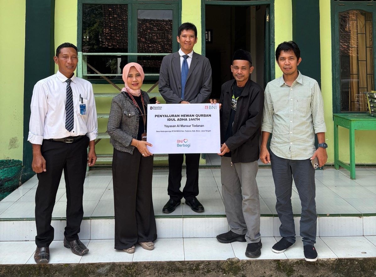 BNI Salurkan Bantuan Hewan Qurban untuk Yayasan Al Mansur Todanan Blora