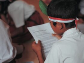Ilusi Gratis Sekolah Negeri