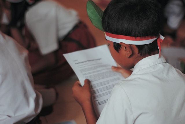 Ilusi Gratis Sekolah Negeri